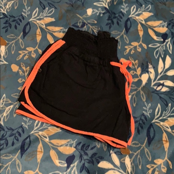 Love Tree Black w/coral linen shorts - Picture 3 of 5